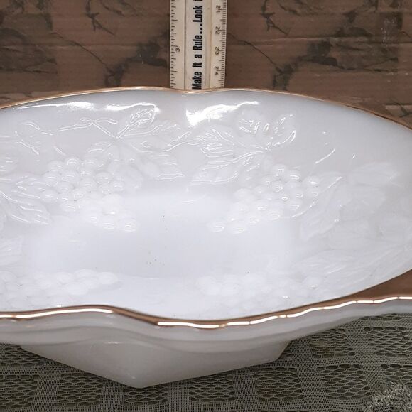 Vintage Anchor Hocking Milk Glass Pedestal Bowl Embossed Grapes, Gold Rim - Picture 7 of 7